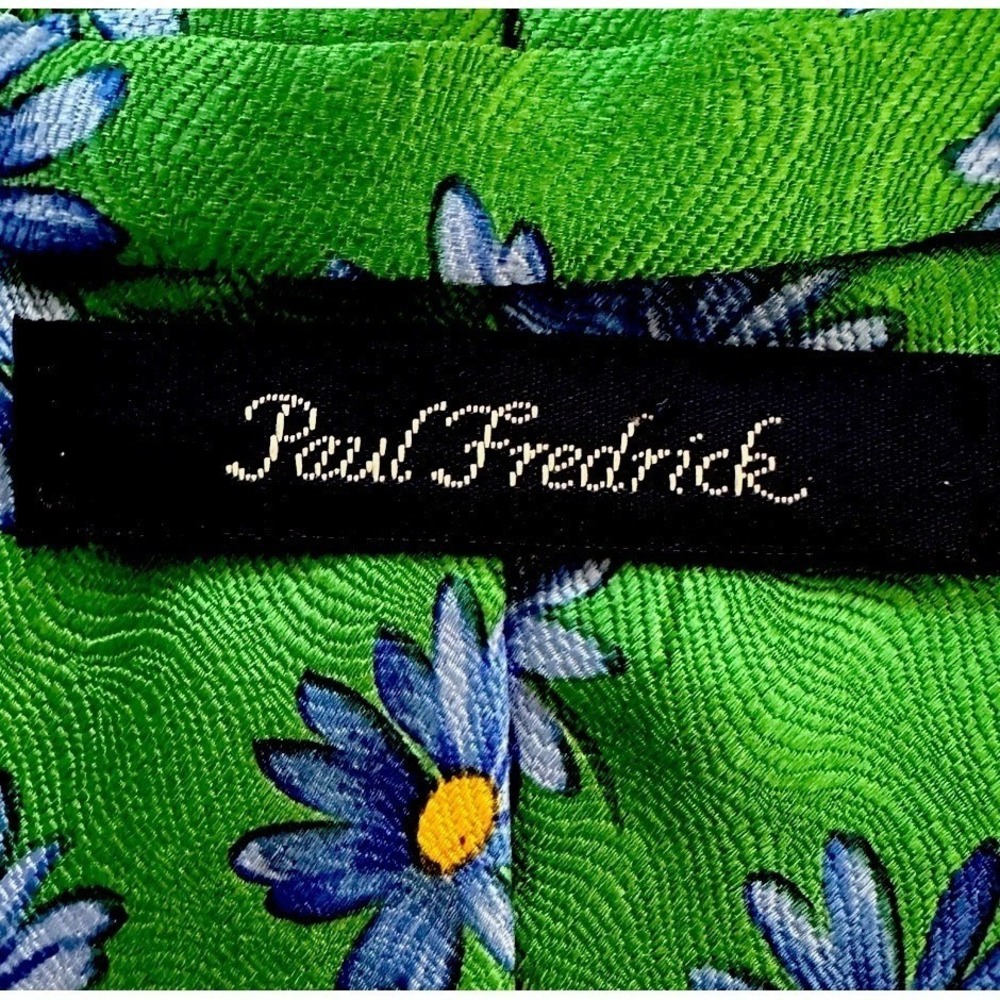 Men's 100% Silk Peter Fredrick Spring / Summer Green Tie with Blue Daisy Print - Picture 4 of 5